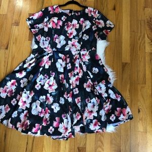Floral shortsleeved Eloquii dress size 18